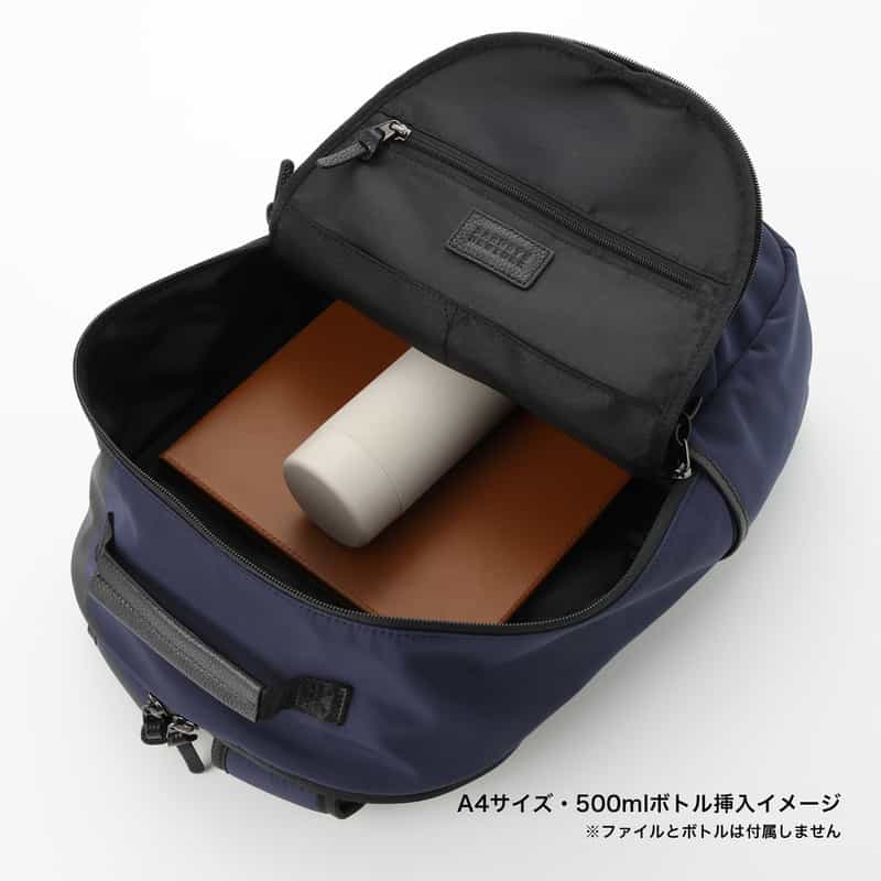BARNEYS NEW YORK ナイロン素材バックパック NAVY