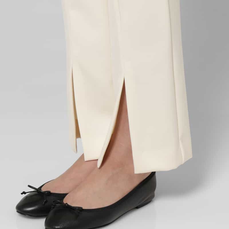 BARNEYS NEW YORK スキューバ スリットヘム フレアパンツ OFF WHITE