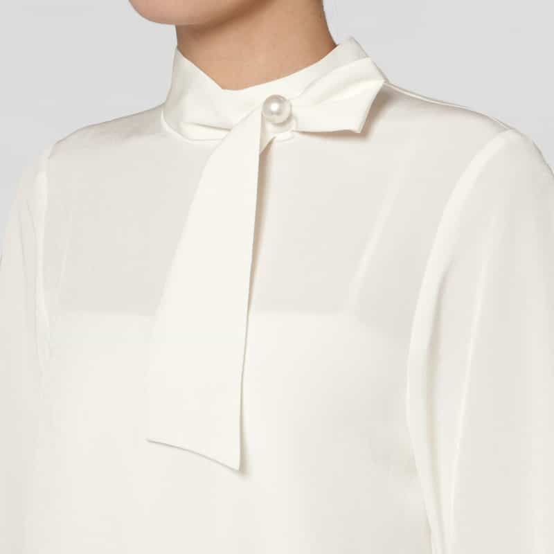 BARNEYS NEW YORK パールビジュー付きボウタイブラウス WHITE